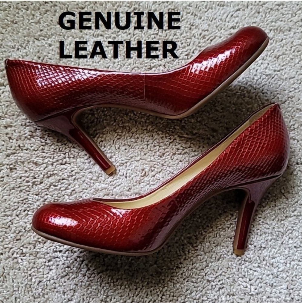Gianni Bini leather almond toe snake skin pattern royal red pumps size 9